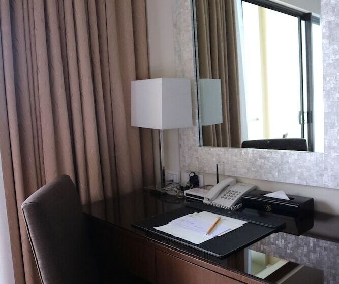 اتاق لوکس, Monticello Tagaytay
