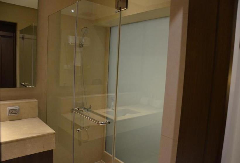 اتاق سوپریور چهار تخته, Monticello Tagaytay