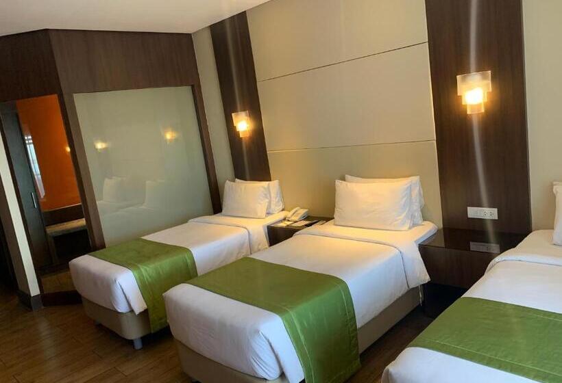 اتاق استاندارد سه نفره, Monticello Tagaytay