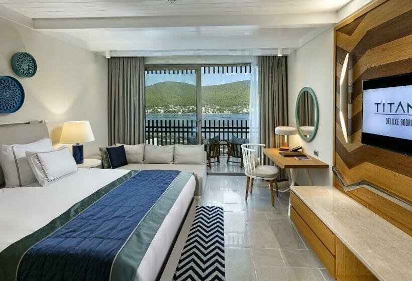 اتاق سوپریور با چشم‌انداز دریا, Titanic Luxury Collection Bodrum