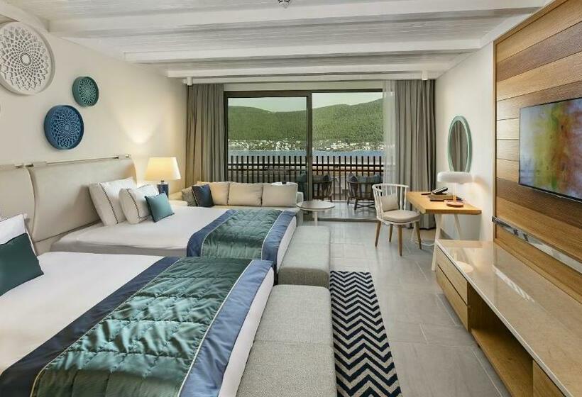 اتاق سوپریور با چشم‌انداز دریا, Titanic Luxury Collection Bodrum