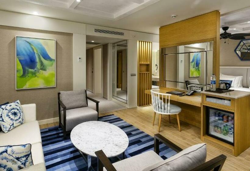 اتاق لوکس با چشم‌انداز دریا, Titanic Luxury Collection Bodrum