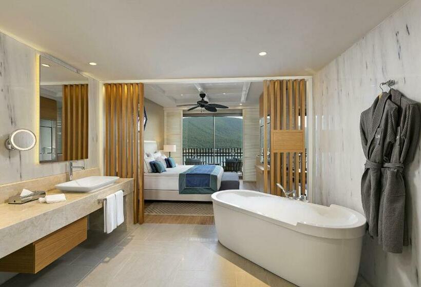 اتاق لوکس با چشم‌انداز دریا, Titanic Luxury Collection Bodrum