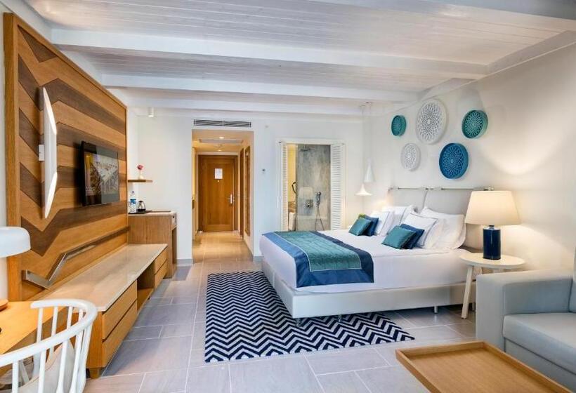 اتاق اساندارد با چشم‌انداز جانبی به دریا, Titanic Luxury Collection Bodrum
