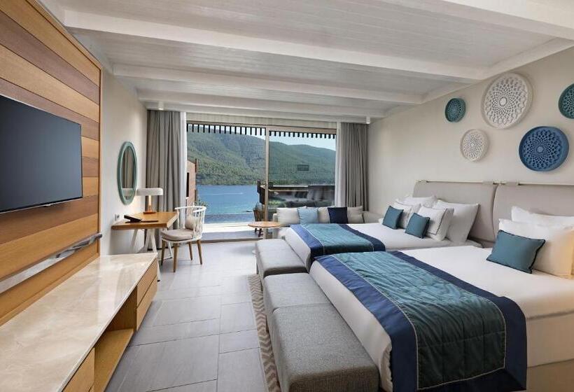 Superior swim-up room, Titanic Luxury Collection Bodrum