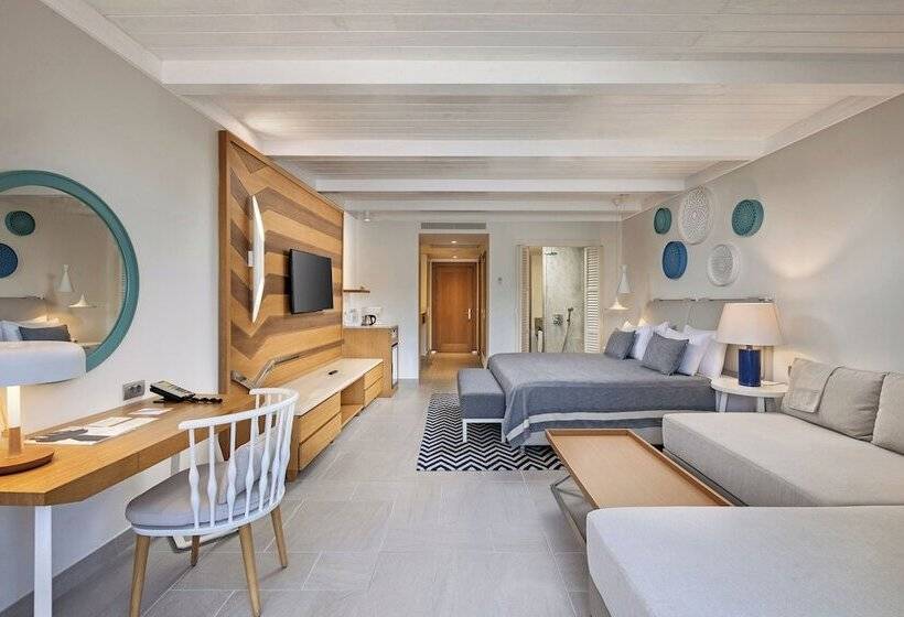 Superior swim-up room, Titanic Luxury Collection Bodrum