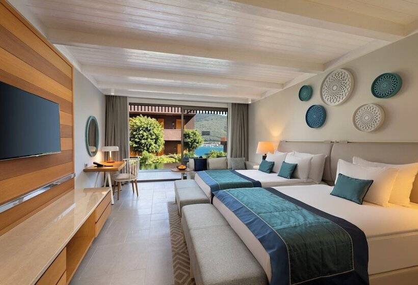 Superior swim-up room, Titanic Luxury Collection Bodrum