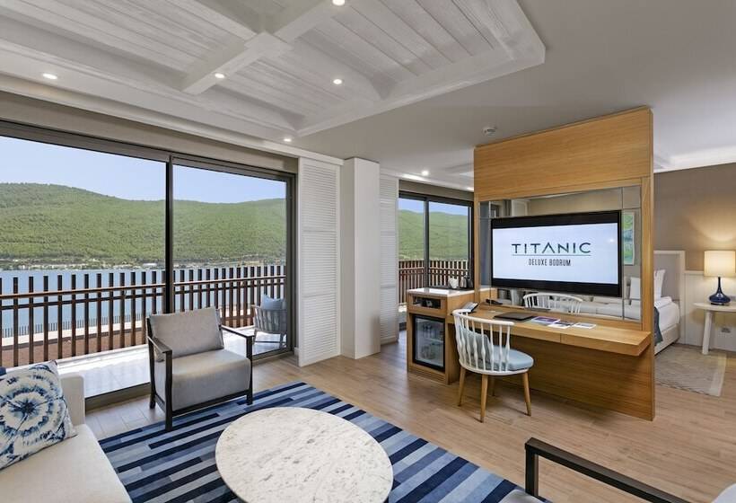 اتاق لوکس با چشم‌انداز دریا, Titanic Luxury Collection Bodrum