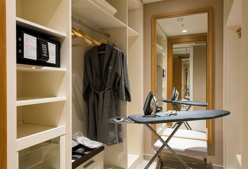 اتاق لوکس با چشم‌انداز دریا, Titanic Luxury Collection Bodrum