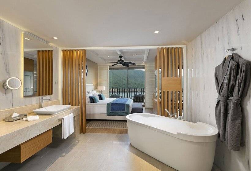 اتاق لوکس با چشم‌انداز دریا, Titanic Luxury Collection Bodrum