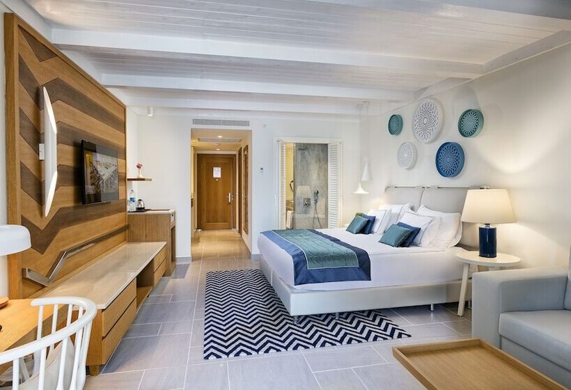 اتاق اساندارد با چشم‌انداز جانبی به دریا, Titanic Luxury Collection Bodrum