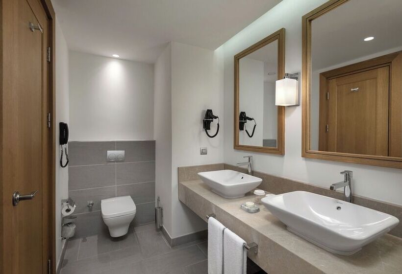 اتاق سوپریور با چشم‌انداز دریا, Titanic Luxury Collection Bodrum