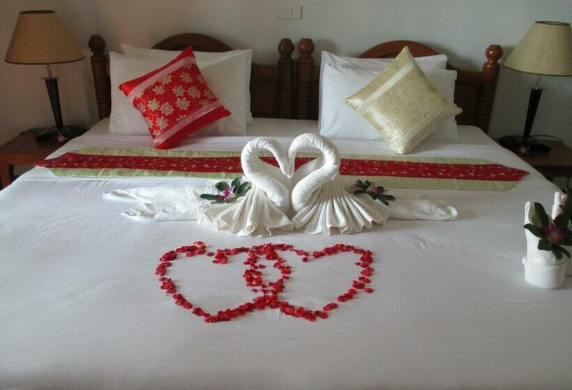 سوییت, Lipa Bay Resort