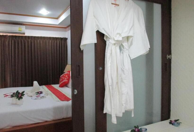 سوییت, Lipa Bay Resort