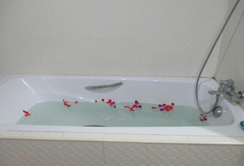 ویلای 1 خوابه با چشم‌انداز باغ, Lipa Bay Resort