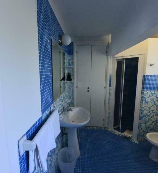 اتاق استاندارد سه نفره, Miss Sicily B&b