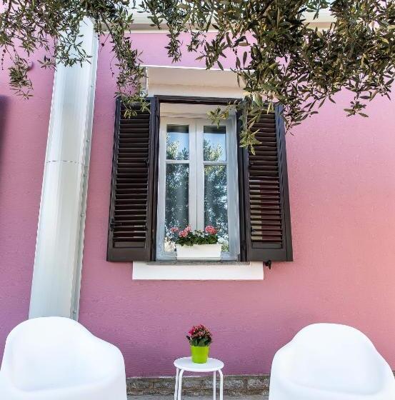 Connecting 1 Bedroom Apartment, Miss Sicily B&b