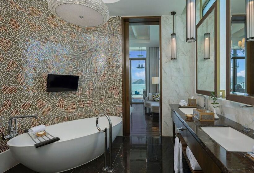 ویلای 4 خوابه, The St. Regis Langkawi