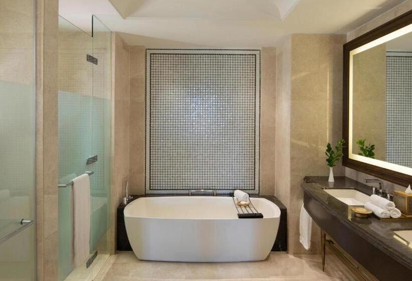 اتاق استاندارد با تخت بزرگ, The St. Regis Langkawi