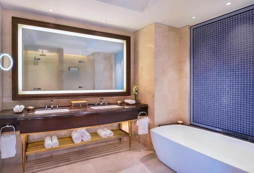 اتاق استاندارد با تخت بزرگ, The St. Regis Langkawi