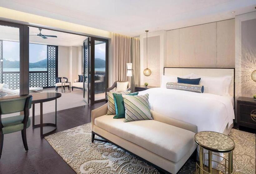 اتاق استاندارد با تخت بزرگ, The St. Regis Langkawi