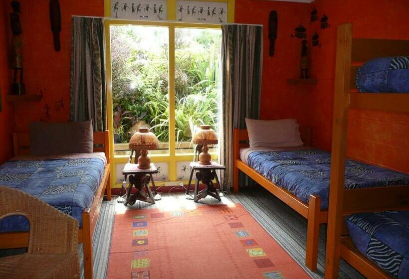 اتاق استاندارد با سرویس بهداشتی مشترک, Global Village Travellers Lodge