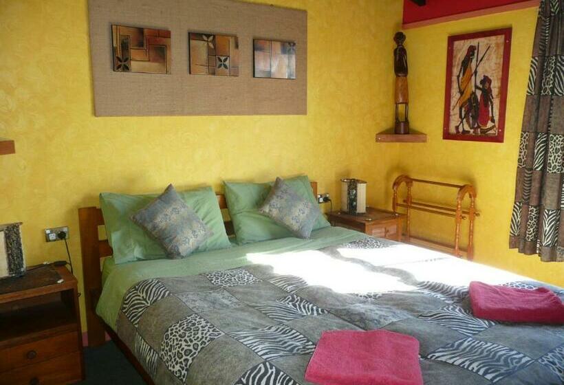 اتاق استاندارد با سرویس بهداشتی مشترک, Global Village Travellers Lodge