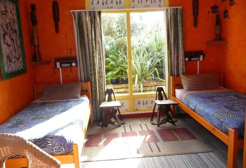 اتاق استاندارد با سرویس بهداشتی مشترک, Global Village Travellers Lodge