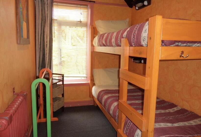 اتاق استاندارد با سرویس بهداشتی مشترک, Global Village Travellers Lodge
