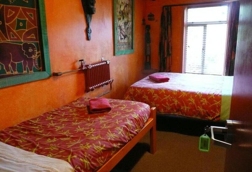 اتاق خانوادگی با سرویس بهداشتی مشترک, Global Village Travellers Lodge