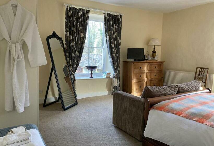 Standard Room Shared Bathroom, Grange Farm