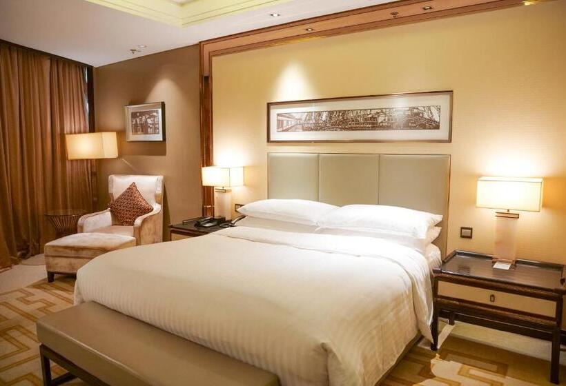 Deluxe Room King Size Bed, Changzhou Marriott