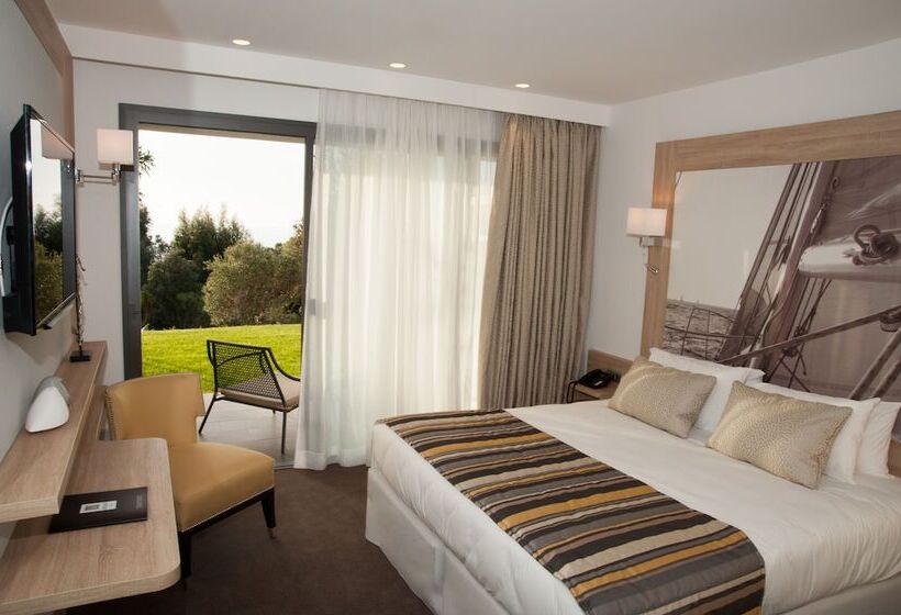 Comfort room with terrace, Davia