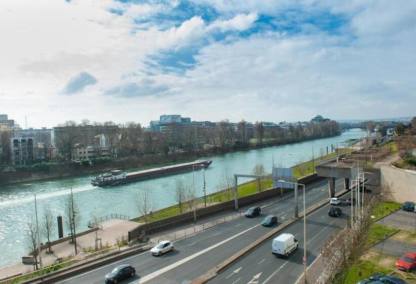 Standard Triple Room, Ibis Budget Courbevoie Paris La Défense