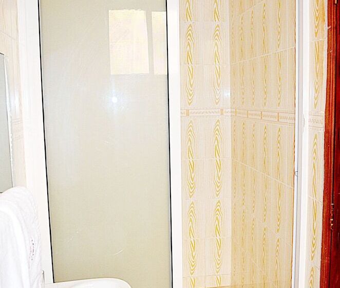 سوییت اجرایی, Marie S Royale