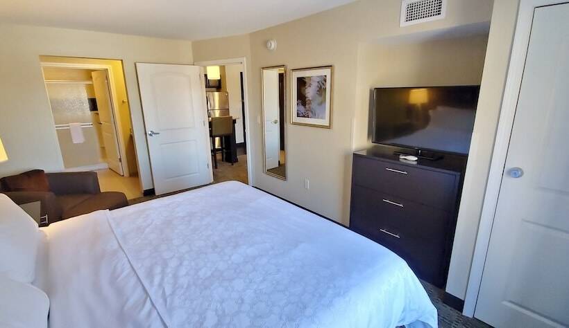 带2个卧室的套房, Staybridge Suites Eau Claire   Altoona, An Ihg