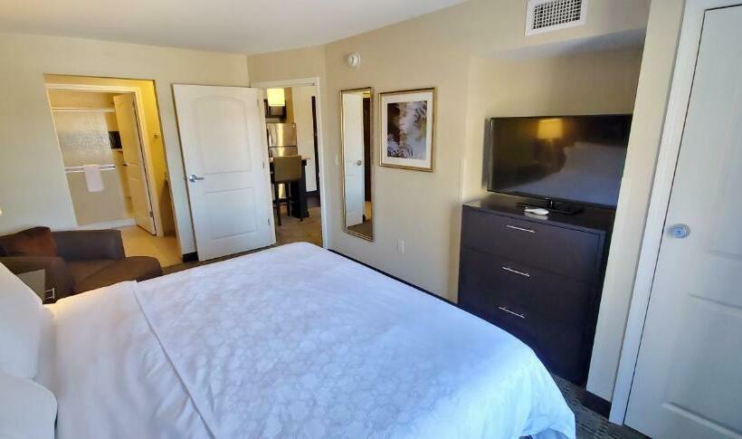 带大床的套房, Staybridge Suites Eau Claire   Altoona, An Ihg