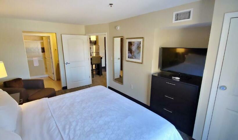 带大床的套房, Staybridge Suites Eau Claire   Altoona, An Ihg