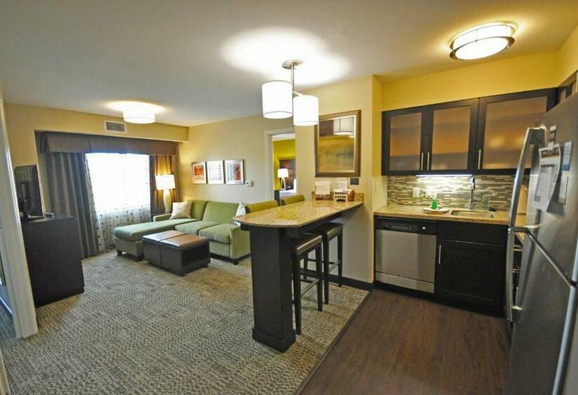 带大床的套房, Staybridge Suites Eau Claire   Altoona, An Ihg