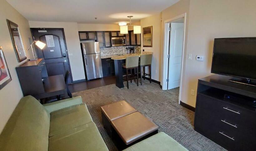 带大床的套房, Staybridge Suites Eau Claire   Altoona, An Ihg