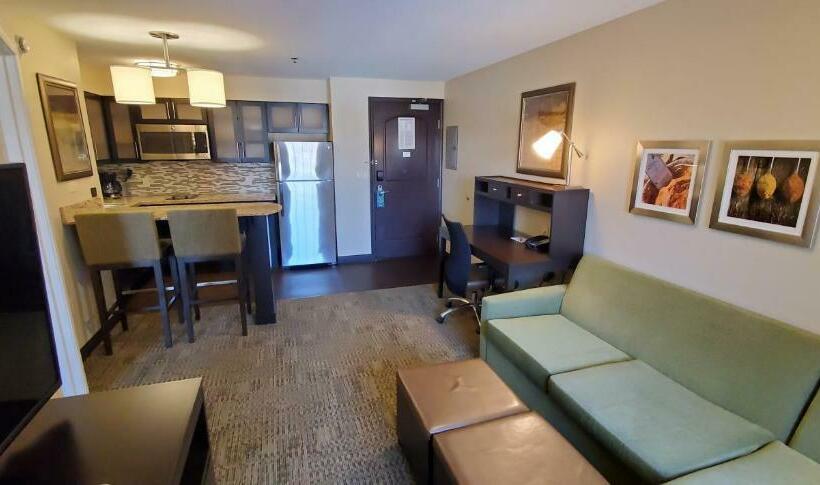 带大床的套房, Staybridge Suites Eau Claire   Altoona, An Ihg