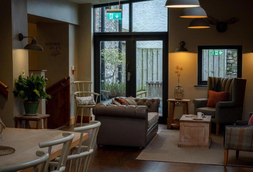 اتاق لوکس, The Lister Arms