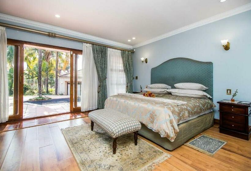 اتاق لوکس با تخت بزرگ, Villa Amor