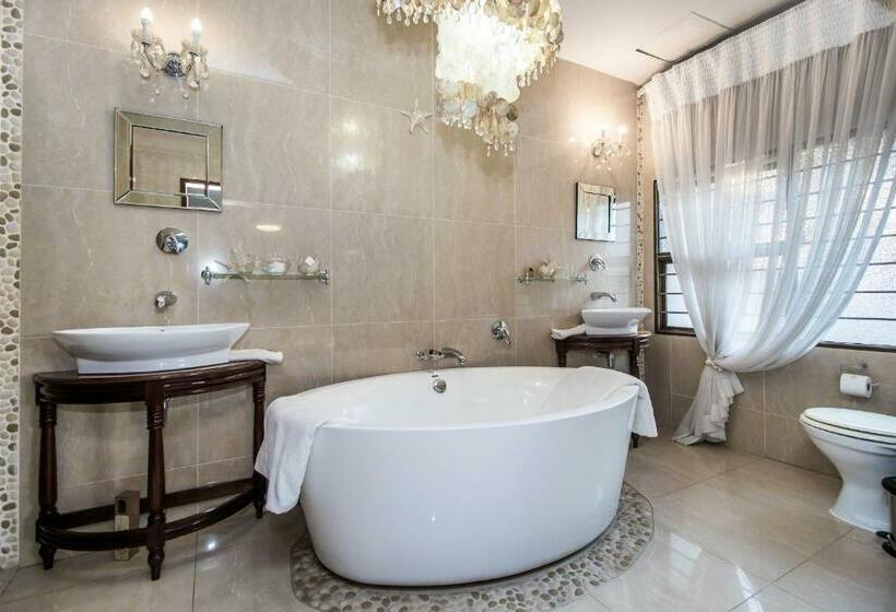 اتاق لوکس با تخت بزرگ, Villa Amor