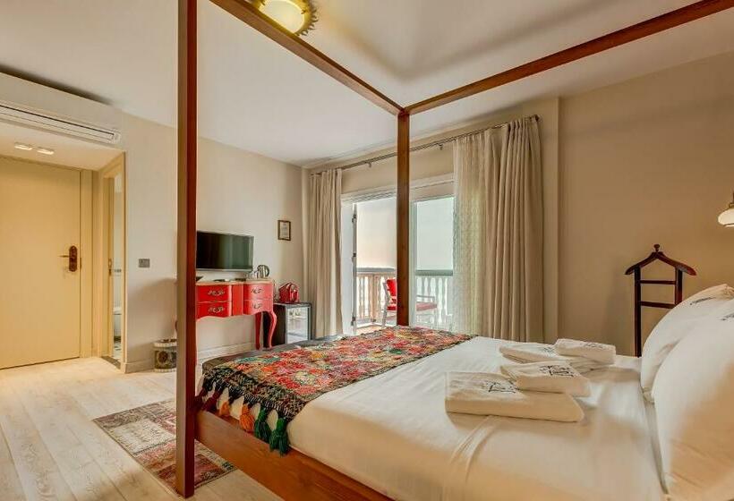 اتاق لوکس با چشم‌انداز دریا, Villa Kore Cesme