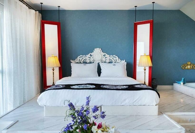 سوئیت جونیور با ماساژ آبی, Villa Kore Cesme