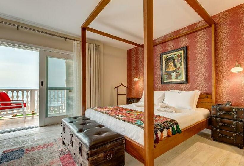 اتاق لوکس با چشم‌انداز دریا, Villa Kore Cesme