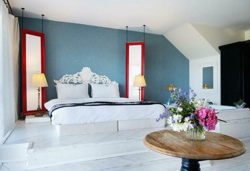 سوئیت جونیور با ماساژ آبی, Villa Kore Cesme