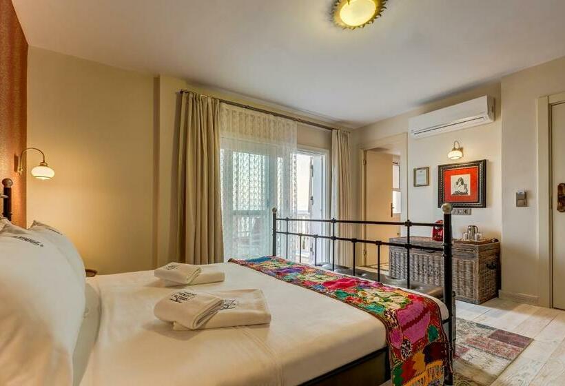 اتاق لوکس با چشم‌انداز دریا, Villa Kore Cesme
