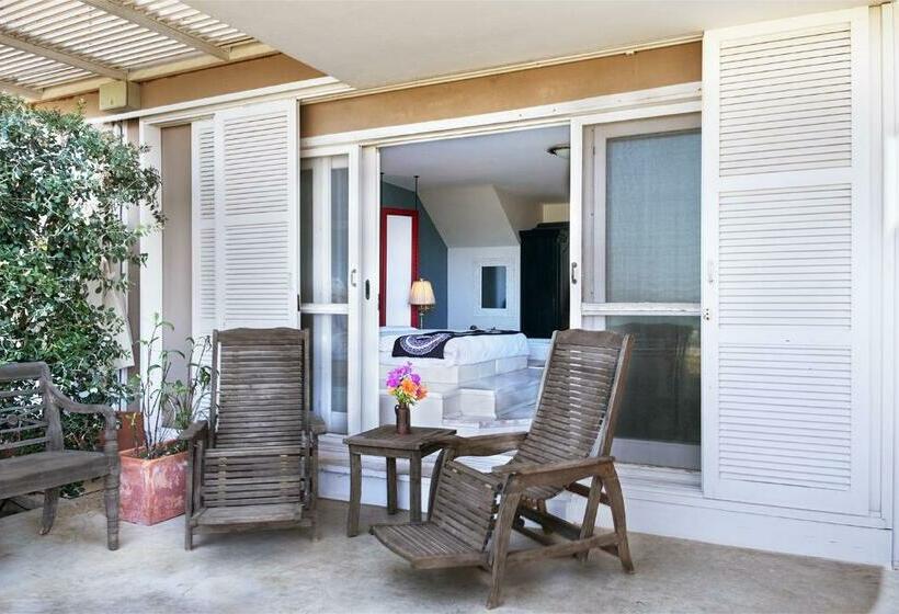 سوئیت جونیور با ماساژ آبی, Villa Kore Cesme